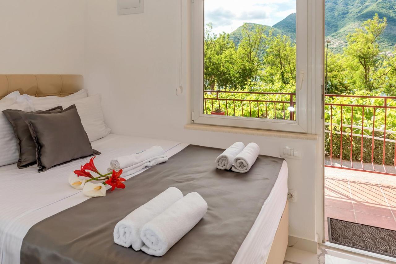 Apartments Vujicic Tivat Ngoại thất bức ảnh