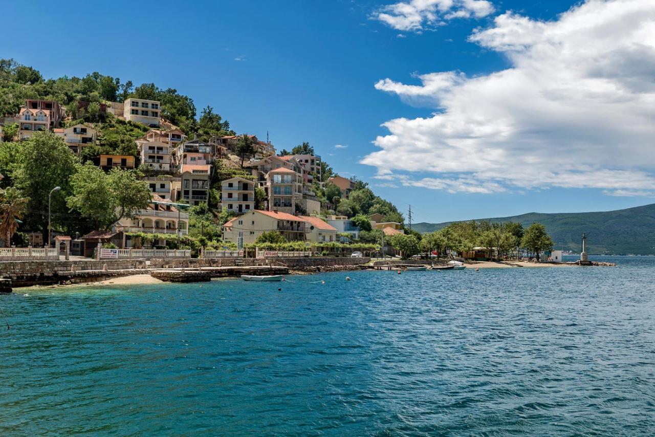 Apartments Vujicic Tivat Ngoại thất bức ảnh