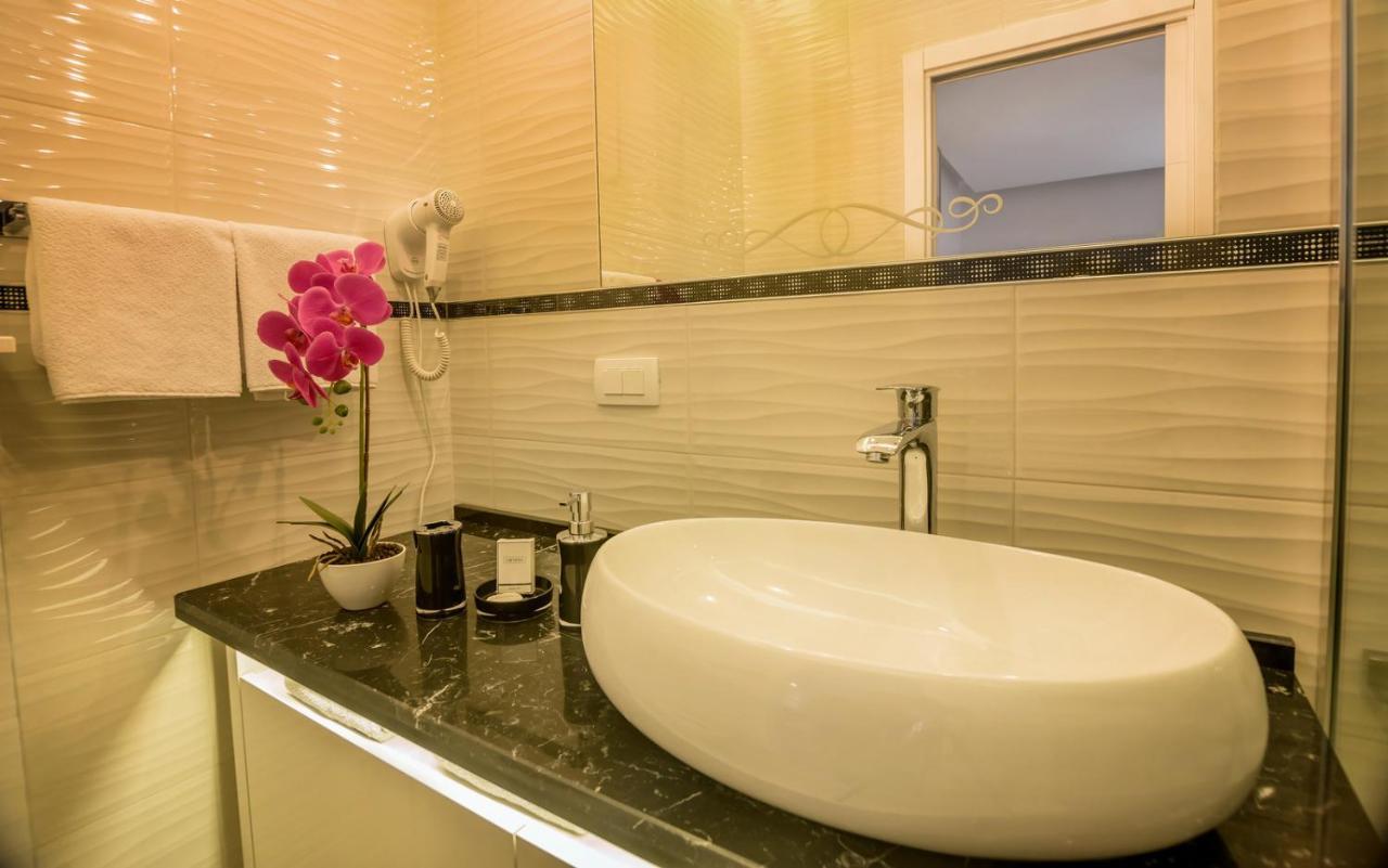 Apartments Vujicic Tivat Ngoại thất bức ảnh