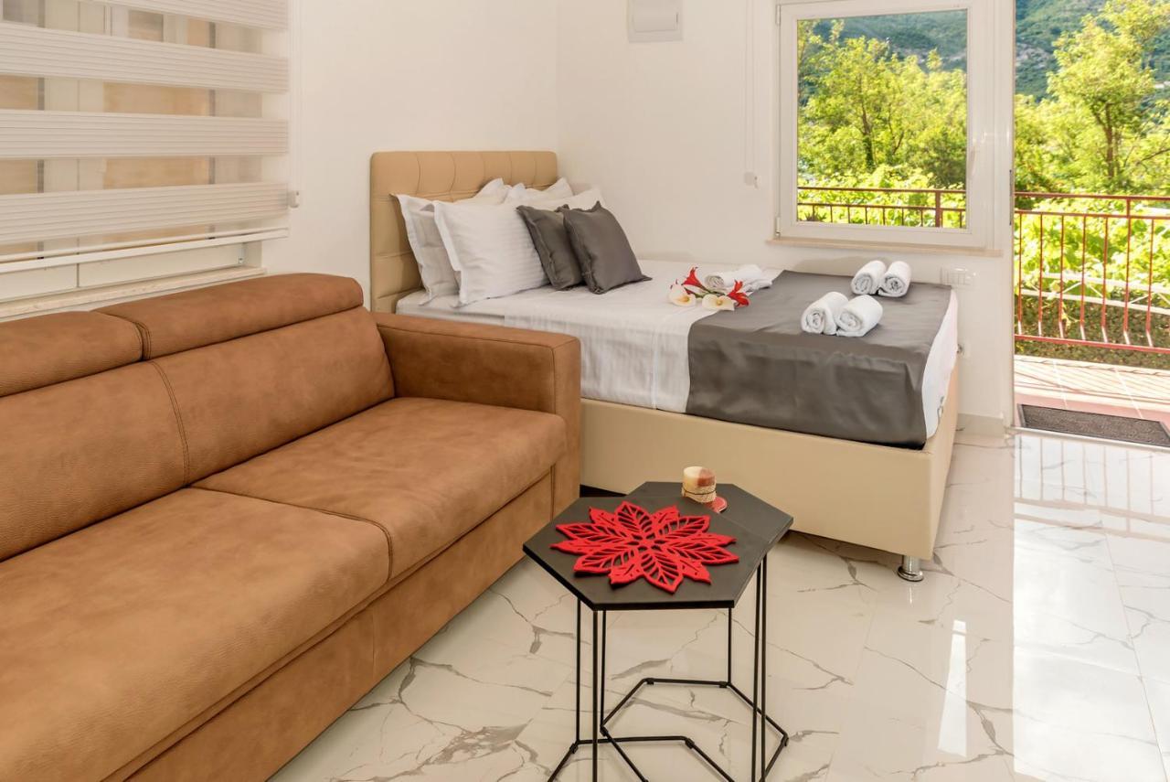 Apartments Vujicic Tivat Ngoại thất bức ảnh