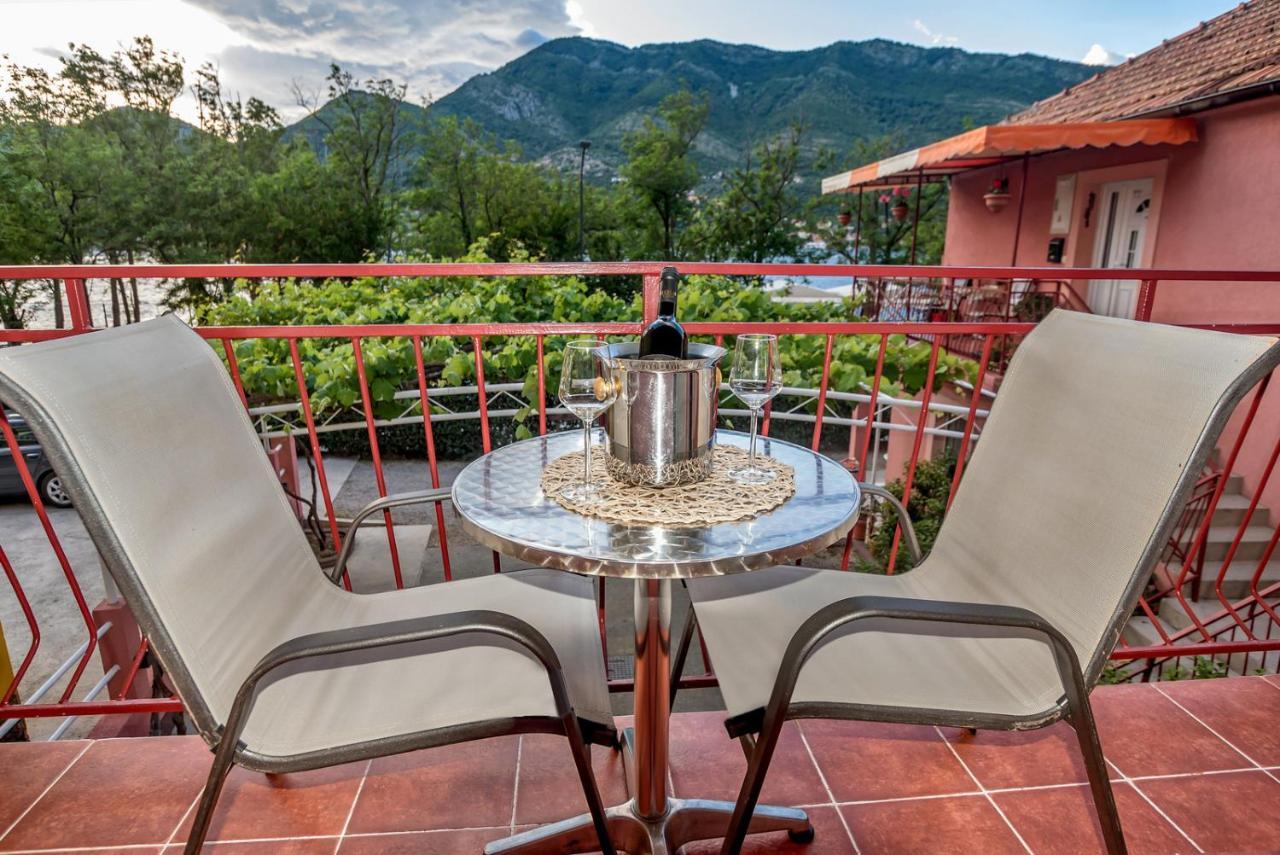 Apartments Vujicic Tivat Ngoại thất bức ảnh